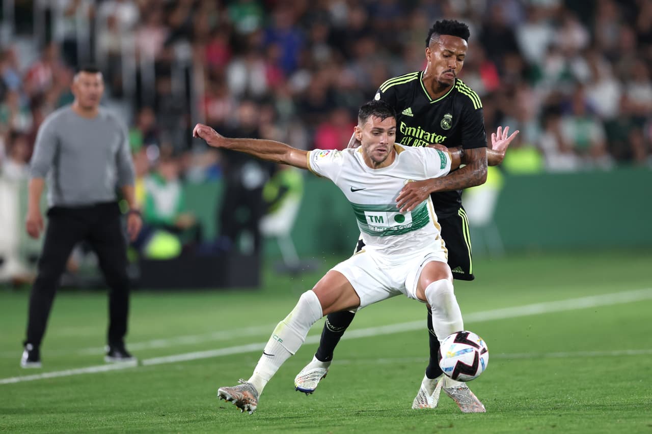 Benzema que ganó el Balón de Oro el pasado lunes anotó un gol en la victoria como visitante de 3-0; Fede Valverde y Marco Asensio hicieron otras anotaciones.