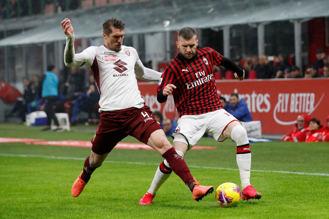 De igual forma, Theo Hernández del Milan remata por la izquierda, asistido por Ibrahimovic.