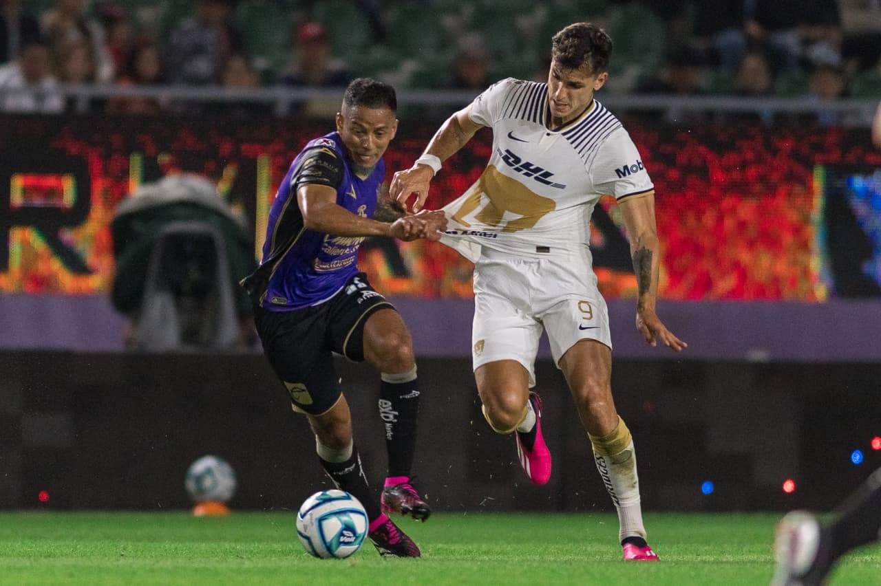 Pumas retomó el camino de la victoria en la Jornada 9 del Clausura 2023 tras venir de atrás ante Mazatlán FC con goles de Eduardo Salvio y Juan Dinenno. Los Cañoneros abrieron el marcador vía Nicolás Benedetti, pero dejaron ir la ventaja para el segundo tiempo. Pumas rompió una racha de seis jornadas sin poder ganar en la Liga MX.