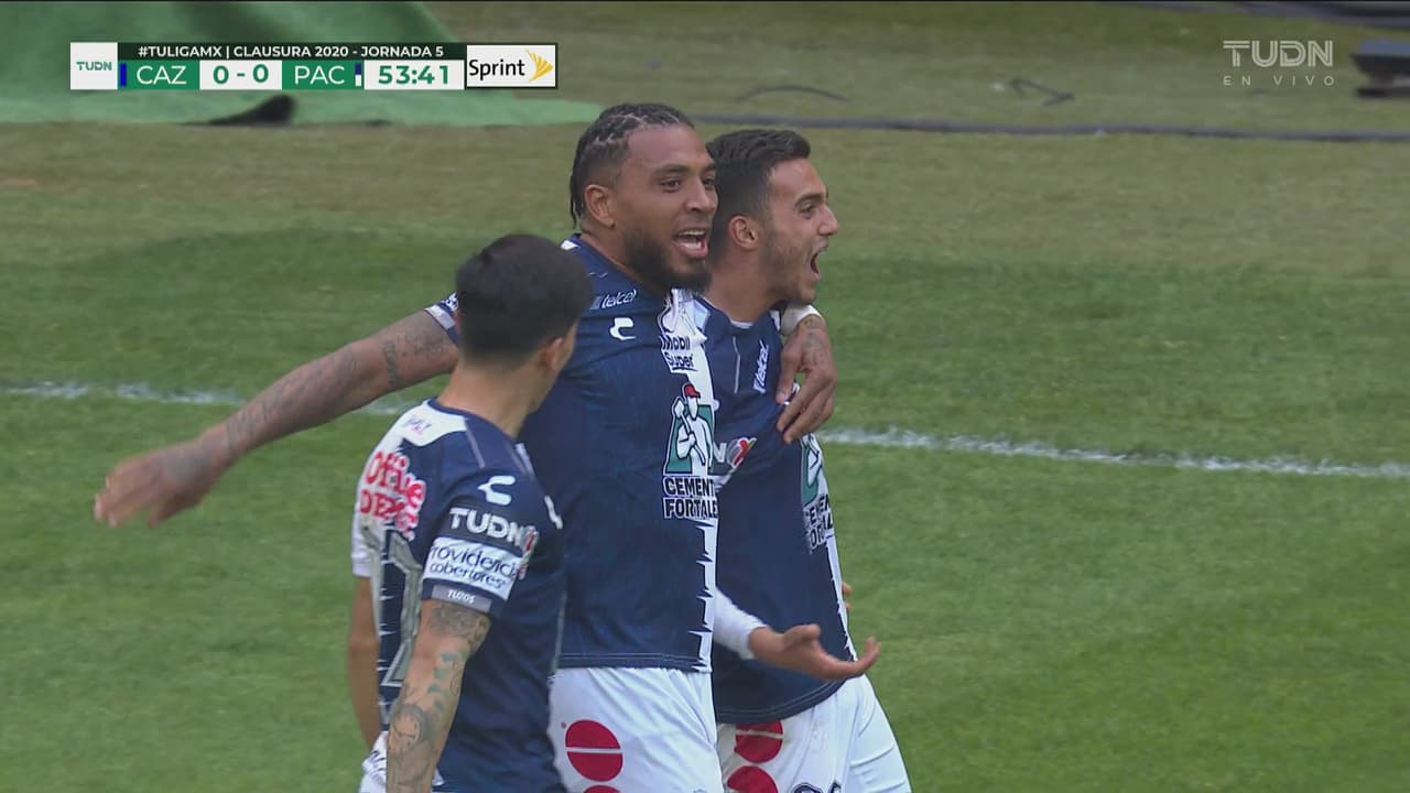 ¡Así se cabecea! Gran remate de Luis Chávez para el 1-0 de Pachuca