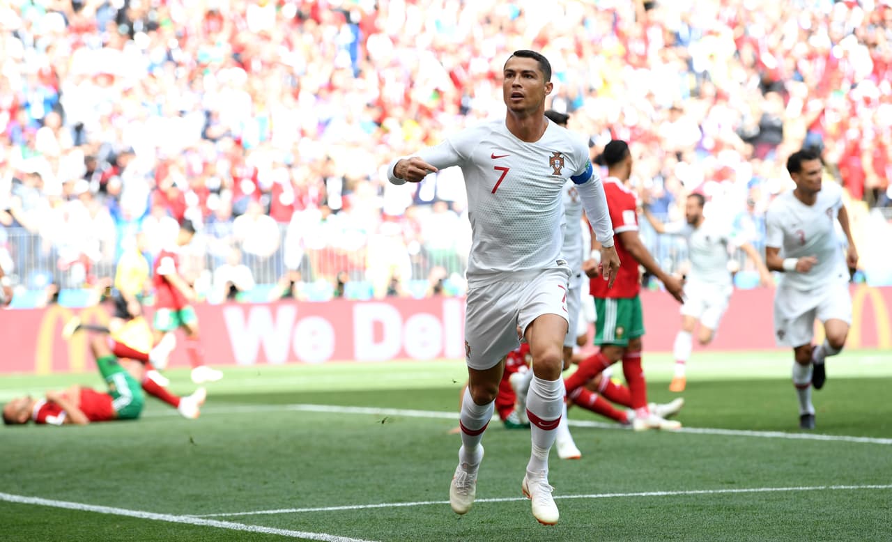 Cristiano Ronaldo lleva cuatro goles en dos partidos, tantos que han servido para que su selección sume cuatro puntos en el grupo B y sueñe con octavos de final.
