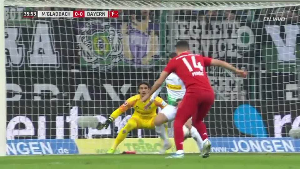 Tiro desviado de Ivan Perisic