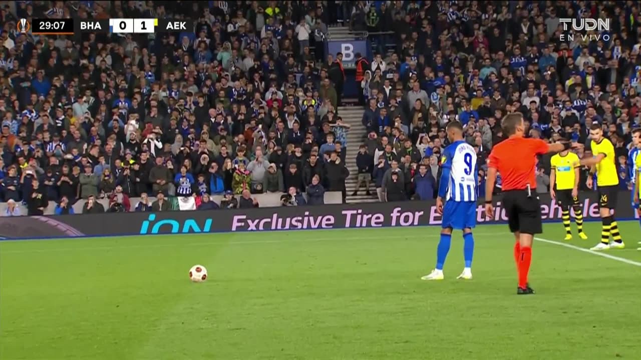 ¡GOL!  anota para Brighton. João Pedro