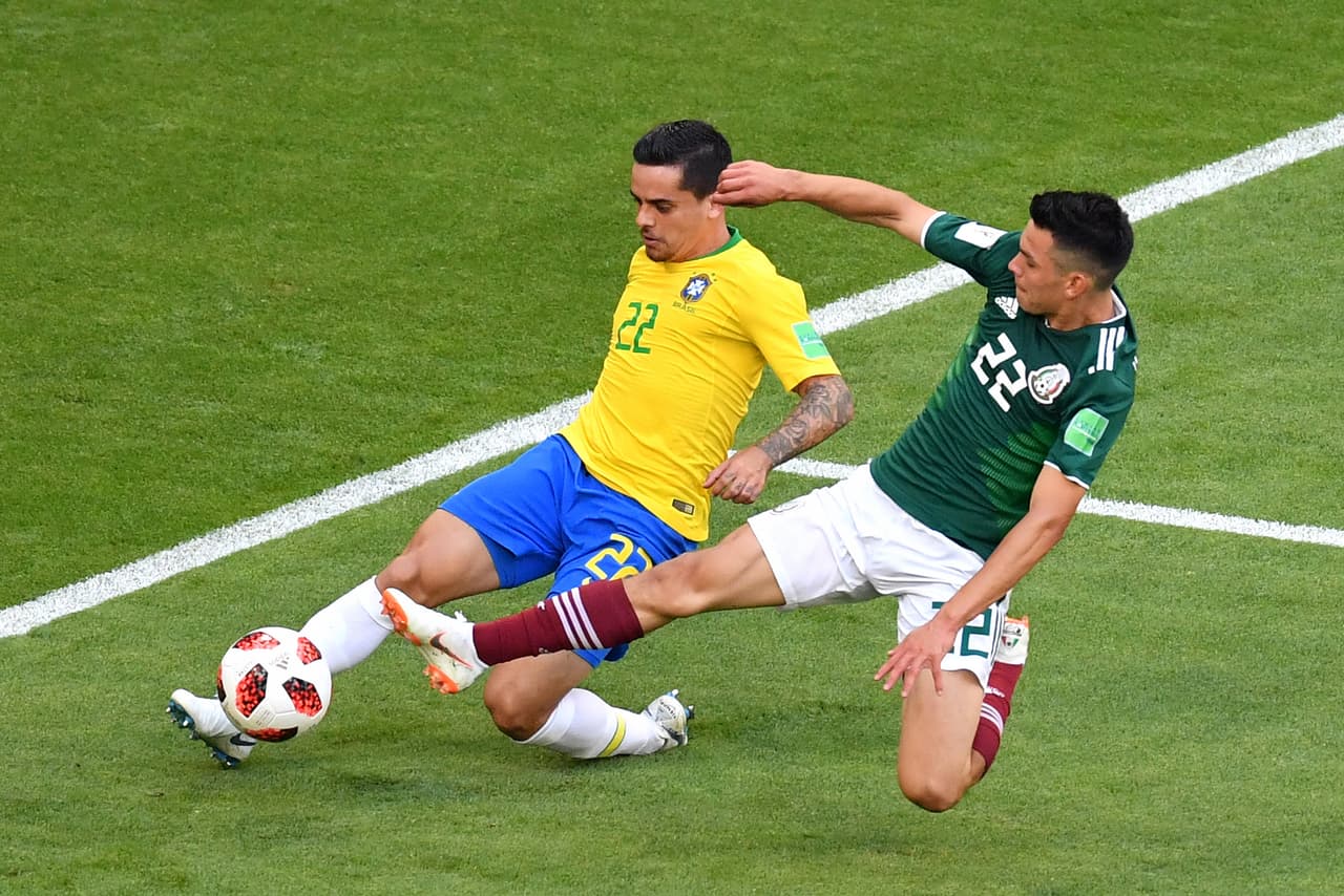 FAGNER:
<br>El lateral derecho tuvo problemas para contener a Carlos Vela en los primeros 20 minutos. Posteriormente trabajó más en defensa que en ataque.