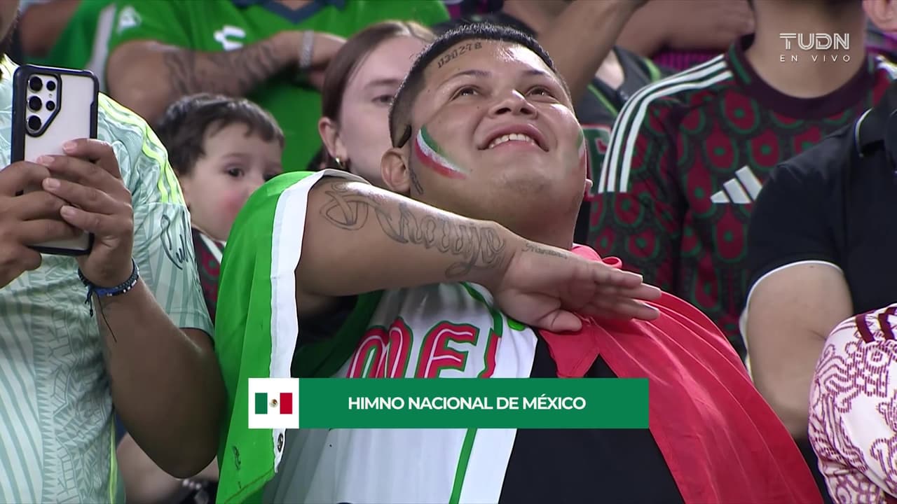 Piel chinita; se entonan los himnos de Canadá y México