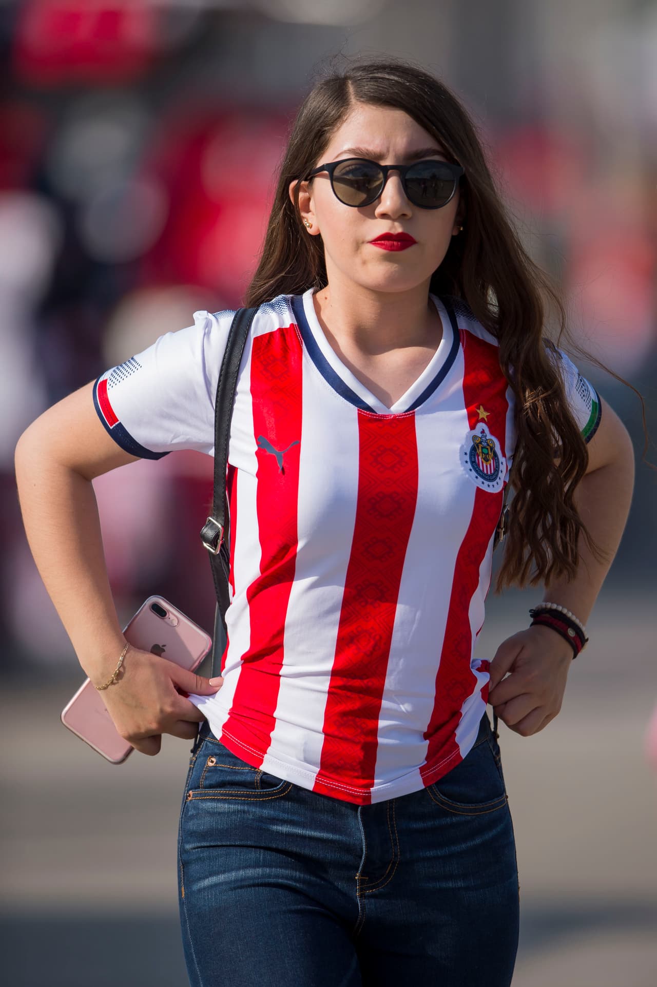 El Clásico Nacional entre las Chivas de Guadalajara y las Águilas del América en el Clausura 2018 de la Liga MX da muestras del colorido, respeto y buen ambiente entre dos rivales tradicionales en el fútbol mexicano.