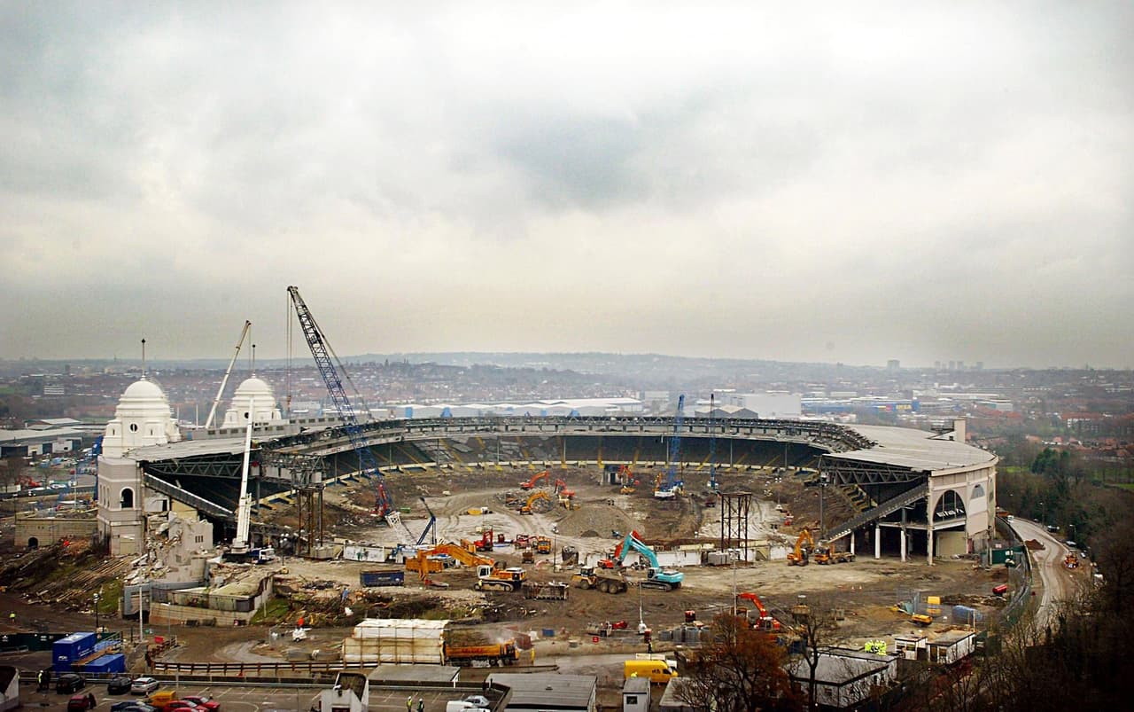 La demolición de un estadio es el adiós a muchas historias y esto ha sucedido en el mundo con varios escenarios históricos. Así como lo vivirá el estadio Azul, le sucedió e Wembley en 2002.