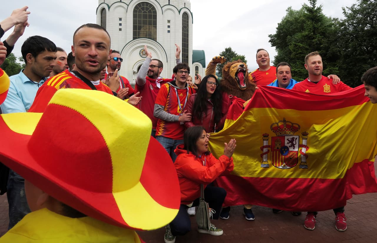 El duelo entre España y Marruecos mostró el lado más colorido y fraternal de los fanático en el último partido del grupo B para el Mundial de Rusia 2018.
