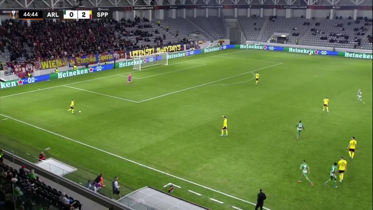 ¡GOL!  anota para Sparta Prague. Veljko Birmancevic