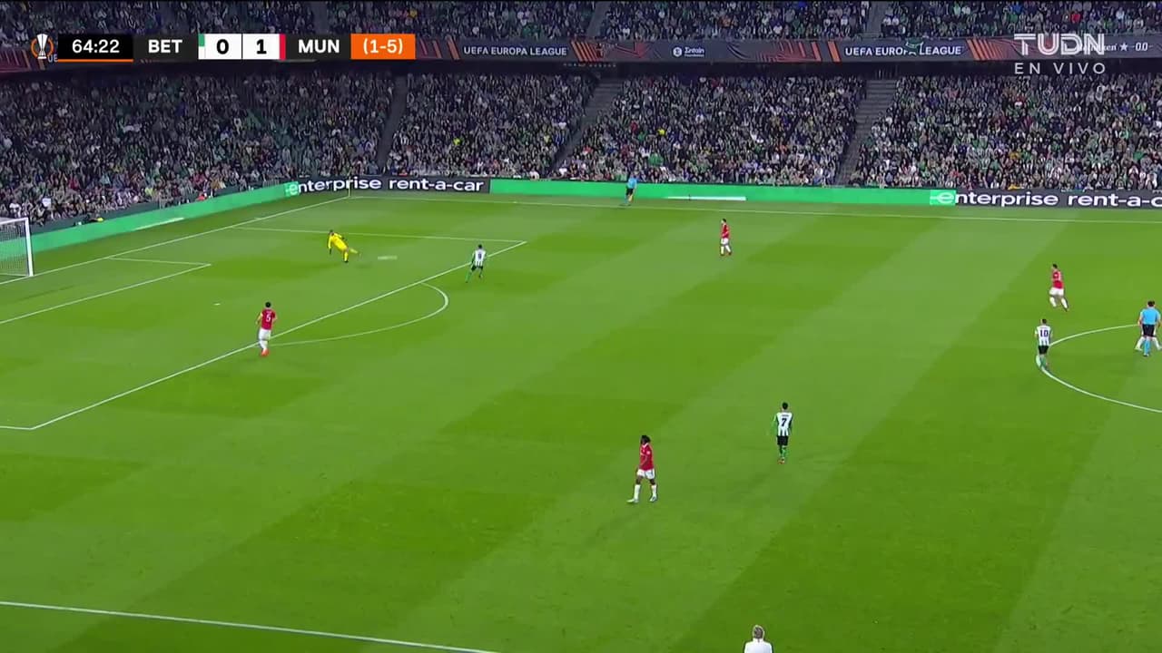 ¡TIRO ATAJADO! disparo por Marcel Sabitzer.