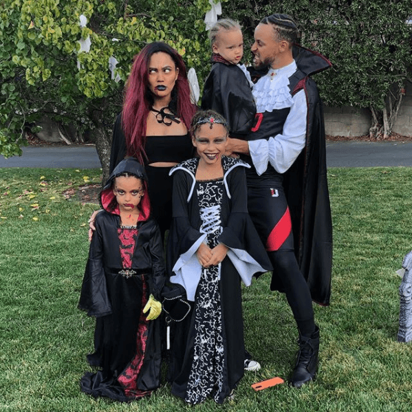 El basquetbolista Stepeh curry y su familia vampirezca.
