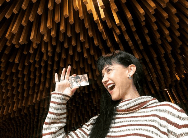 La actriz y cantante lanzó junto con el cantautor dos álbumes, uno llamado ‘De la A a la Z’ (2006) y ‘Amarrados’ (2009). Aparte de compartir esto, forjaron una grande amistad.