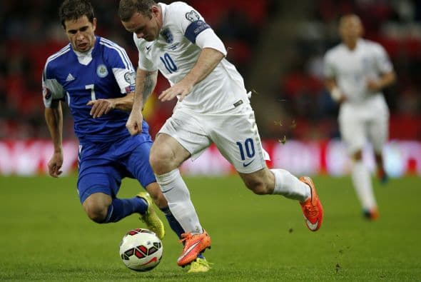 Wayne Rooney comandó el ataque de Inglaterra, el jugador del Manchester United anotó uno de los 5 goles de su equipo.