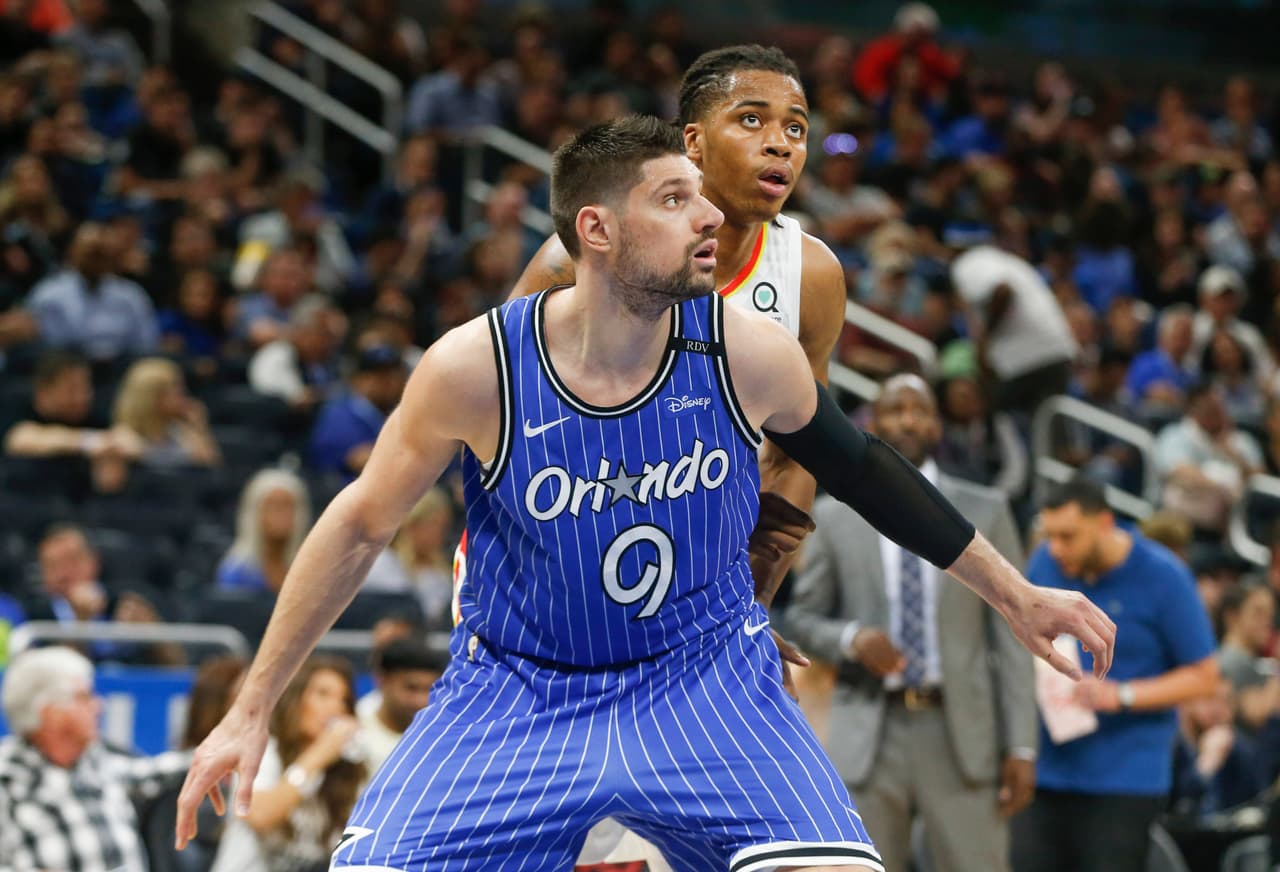 Hawks 113-149 Magic: Orlando volvió a ganar y con eso a acercarse al objetivo de entrar a playoffs en el Este. Ya son 40 triunfos los del equipo de Florida para colgarse a la sexta posición en esta recta final. NIkola Vucevic, Terrence Ross y Evan Fournier fueron los de más puntos.