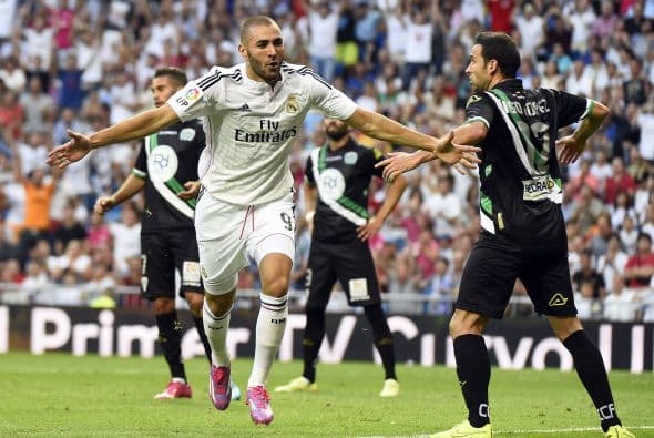 En cuestión de competencia en el puesto Javier tendrá como principal rival para el puesto de delantero al francés Karim Benzema, el delantero titular del Real Madrid. El mexicano tiene con qué desafiar al galo.