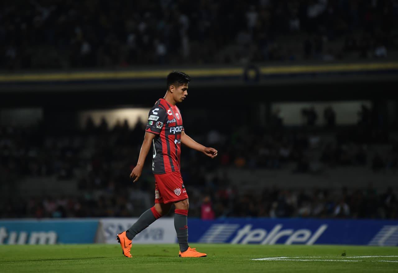 La mala para los Rayos llegó al minuto 28 cuando Dieter Villalpando se fue expulsado por una plancha sobre Castillo. Recibió la roja directa.