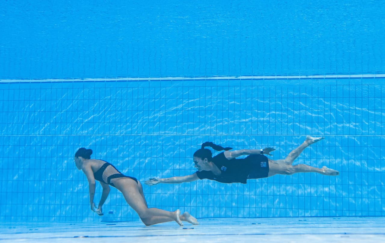¡Susto en el agua! Estadounidense se desmaya en plena competencia