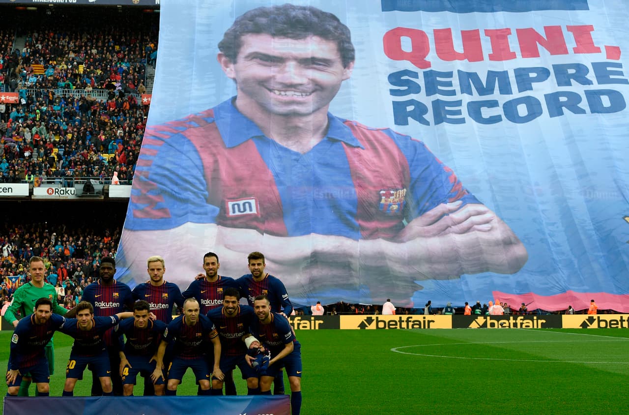 Previo al encuentro, se rindió un homenaje a Quini, ex jugador y leyenda del Barcelona, quien falleció recientemente.