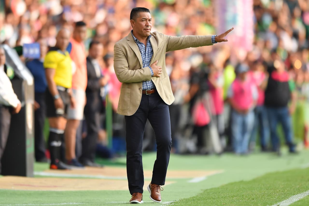 Ignacio Ambriz defiende a J.J. Macías