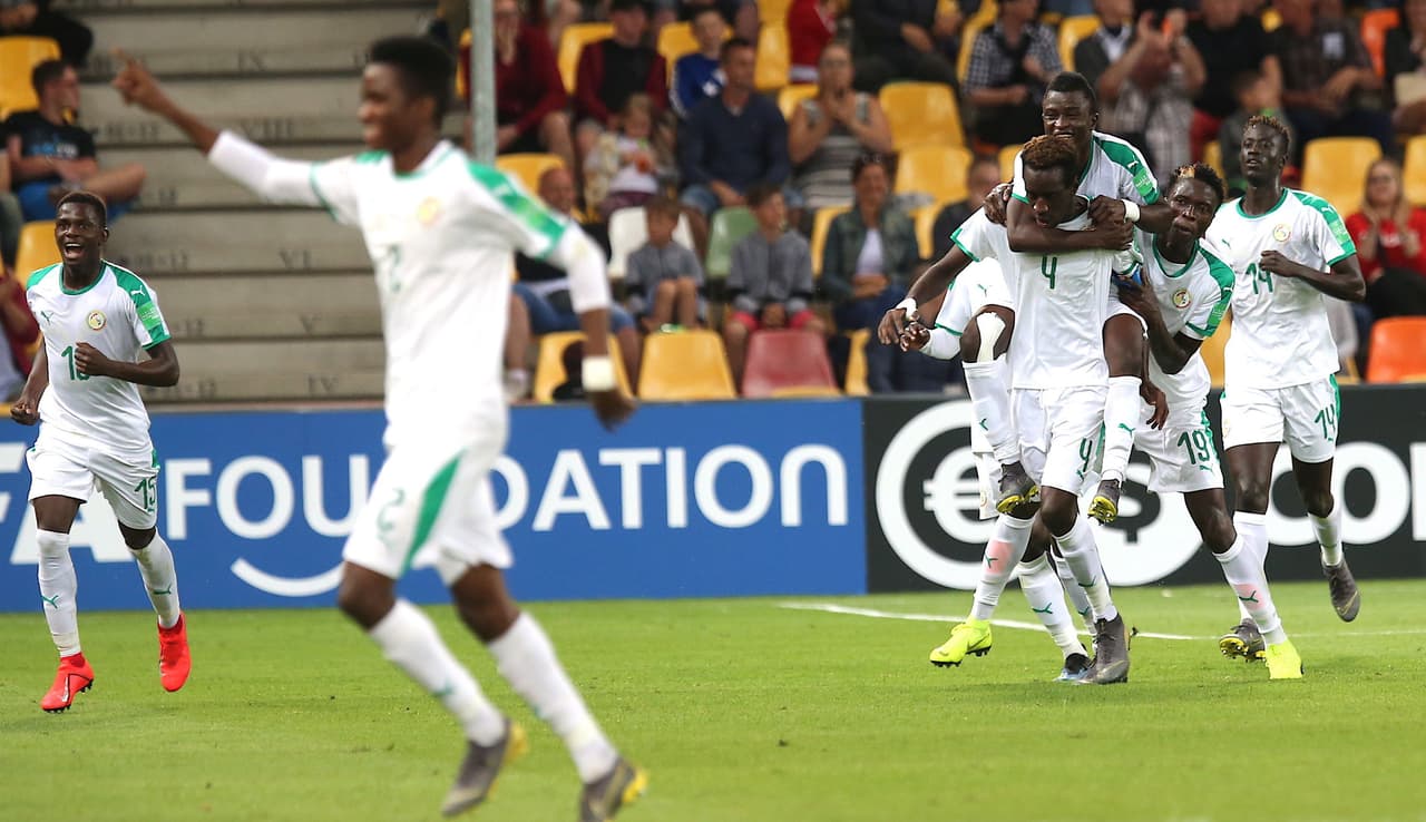 Bielsko-bia³a (Poland), 08/06/2019.- Senegal's players celebrates after scoring during the quarterfinal match of the FIFA U-20 World Cup 2019 between South Korean and Senegal in Bielsko-Biala, Poland, 08 June 2019. (Mundial de Fútbol, Corea del Sur, Polonia) EFE/EPA/ANDRZEJ GRYGIEL POLAND OUT EDITORIAL USE ONLY