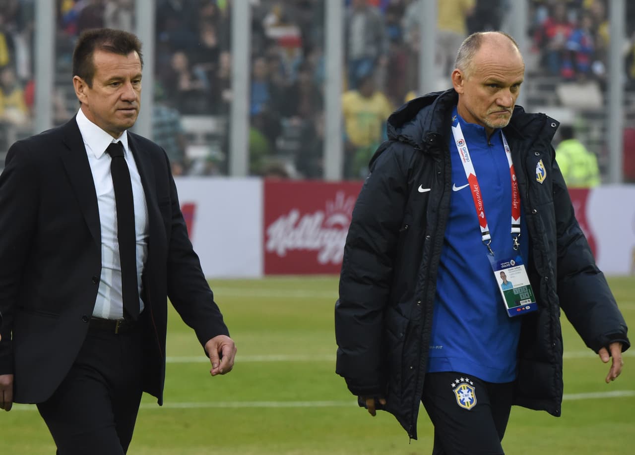 Tras colgar los guantes, ha fungido como entrenador de porteros de 'La Verdeamarelha' y como técnico interino del Galatasaray.