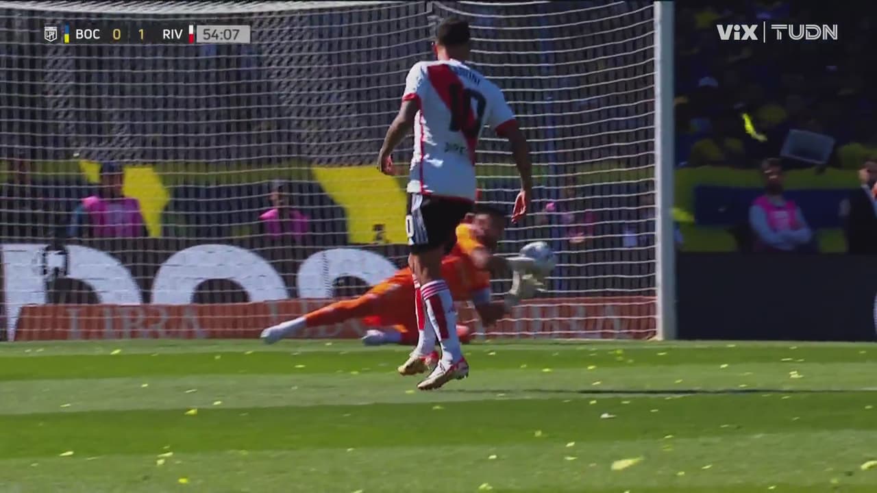 ¡Se salva Boca! Atajadón de Romero a tiro de Barco