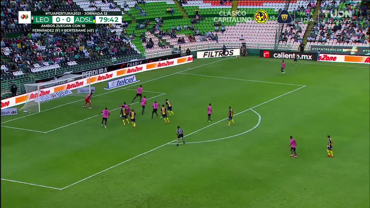 ¡TIRO ATAJADO! disparo por Andrés Vombergar.