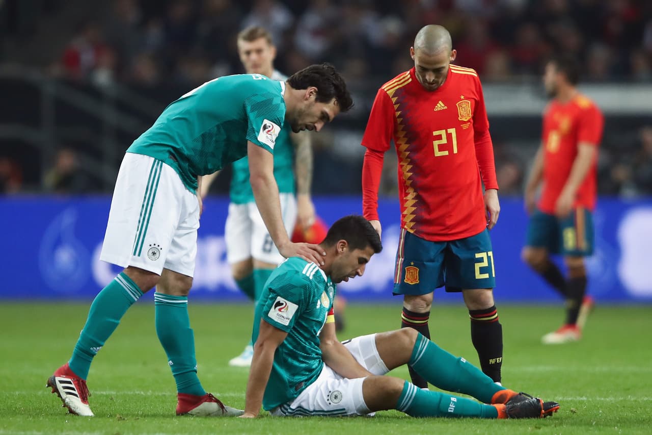 Sami Khedira, en el empate con España, también tuvo que salir por un problema muscular. No fue nada grave, pero prefirieron no arriesgarlo. Una semana podría estar de baja.