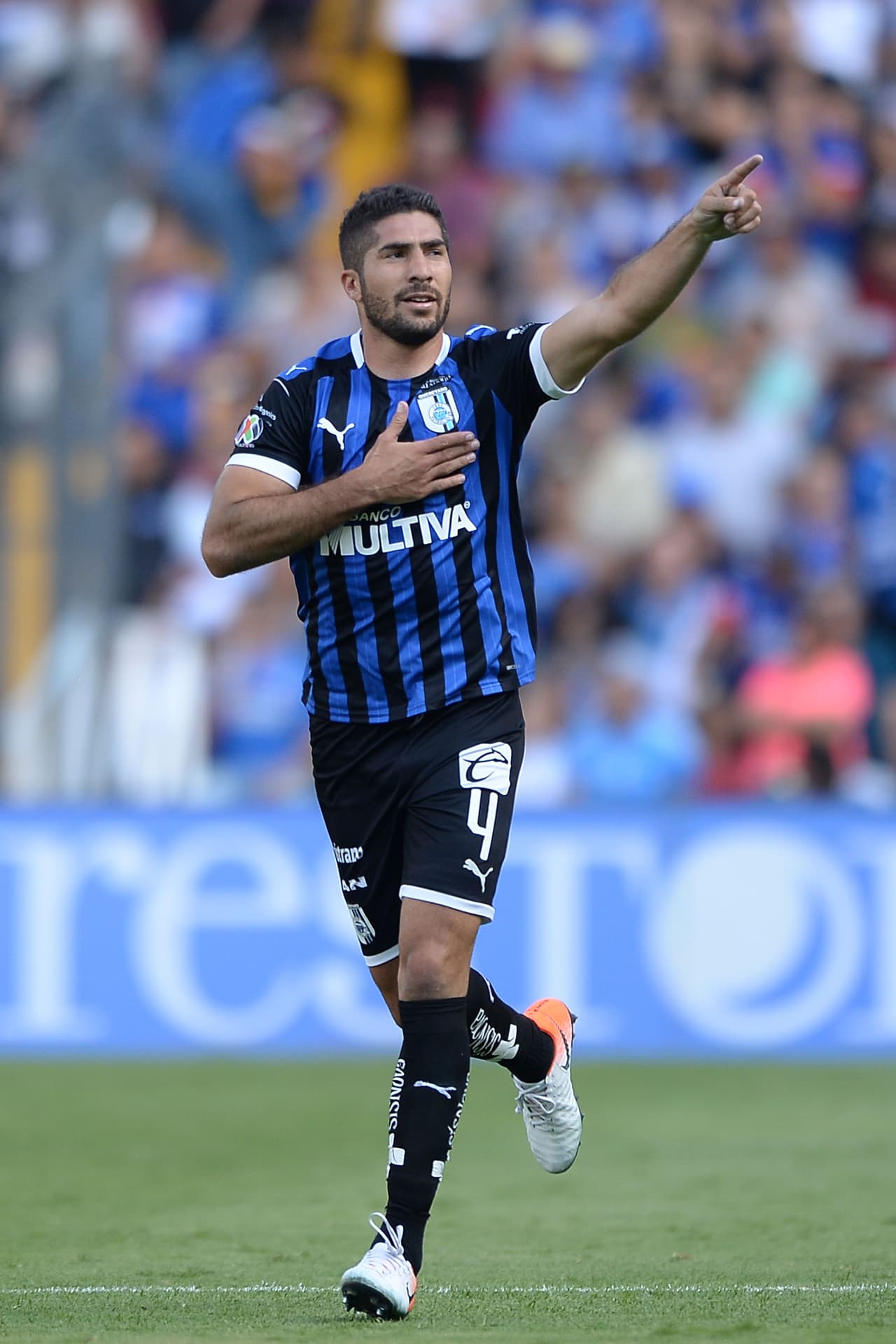 Tres goles de Gallos, obra de Luis Romo y Jair Pereira, fueron suficientes para derrotar a un Cruz Azul que no conoce la victoria en el Apertura 2019.