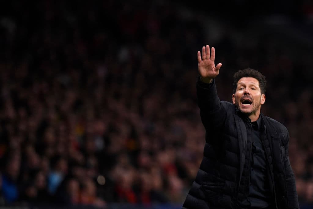 Simeone pide aguantar a sus jugadores ante el embate del Liverpool que recupera y ataca con mayor velocidad.