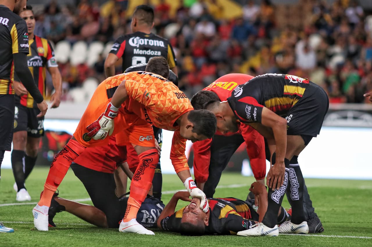 Y todo quedó en un empate sin goles que en nada ayuda a los dos emproblemados equipos.