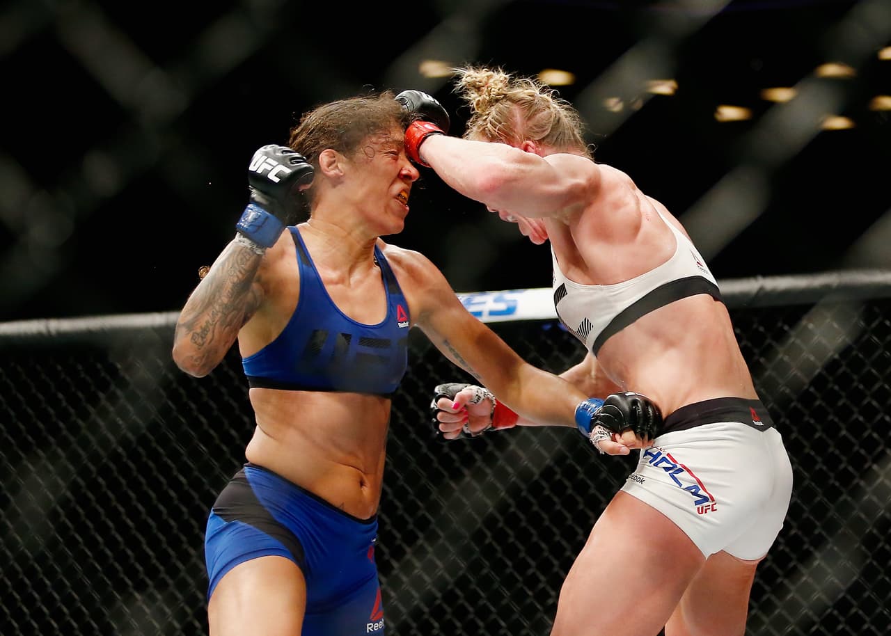 Germaine de Randamie hizo historia al proclamarse como campeona pluma y Anderson Silva volvió al triunfo tras cinco años.