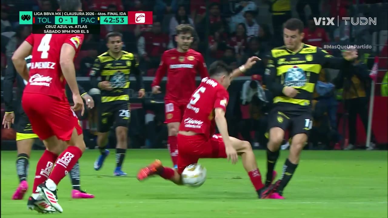 ¿Dónde está el VAR? Durísima entrada que pudo ser de roja para el Toluca