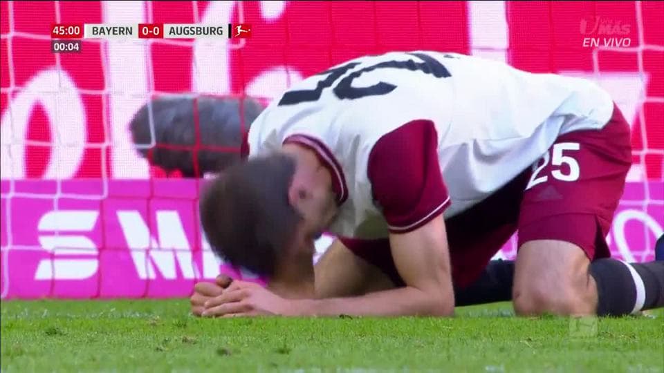 Tiro desviado de Thomas Müller