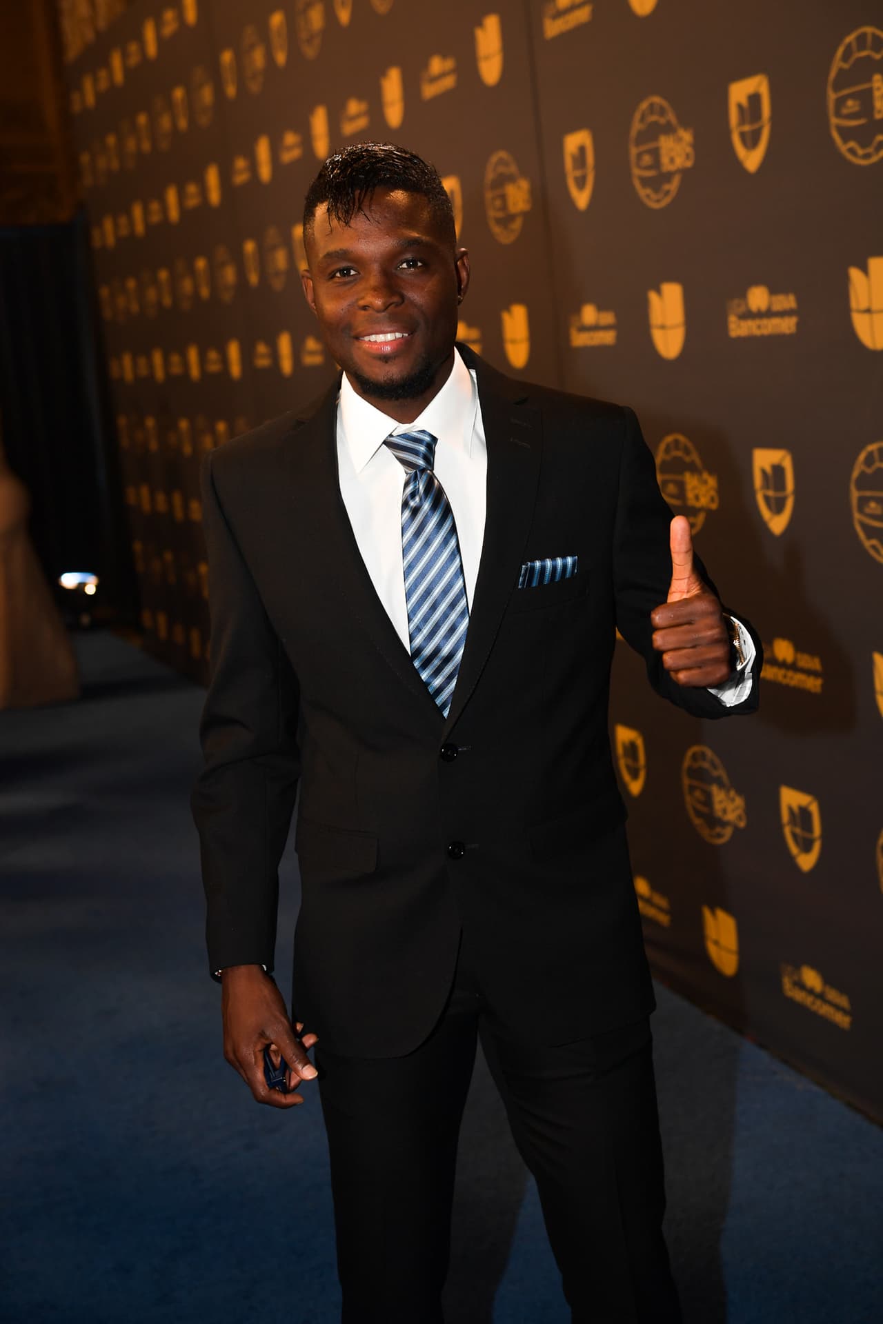 El colombiano Avilés Hurtado, delantero de Monterrey, haciéndose presente en la entrega del Balón de Oro 2018.