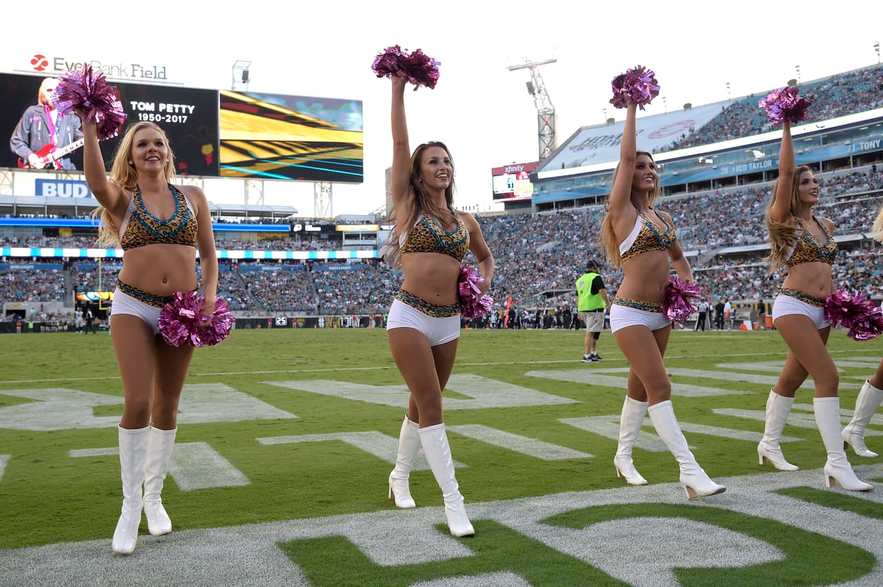 Son hermosas, tienen energía y sus bailes le dan alegría al ambiente en los estadios de la NFL: sin duda, las porristas tienen un papel muy especial para el espectáculo del fútbol americano.