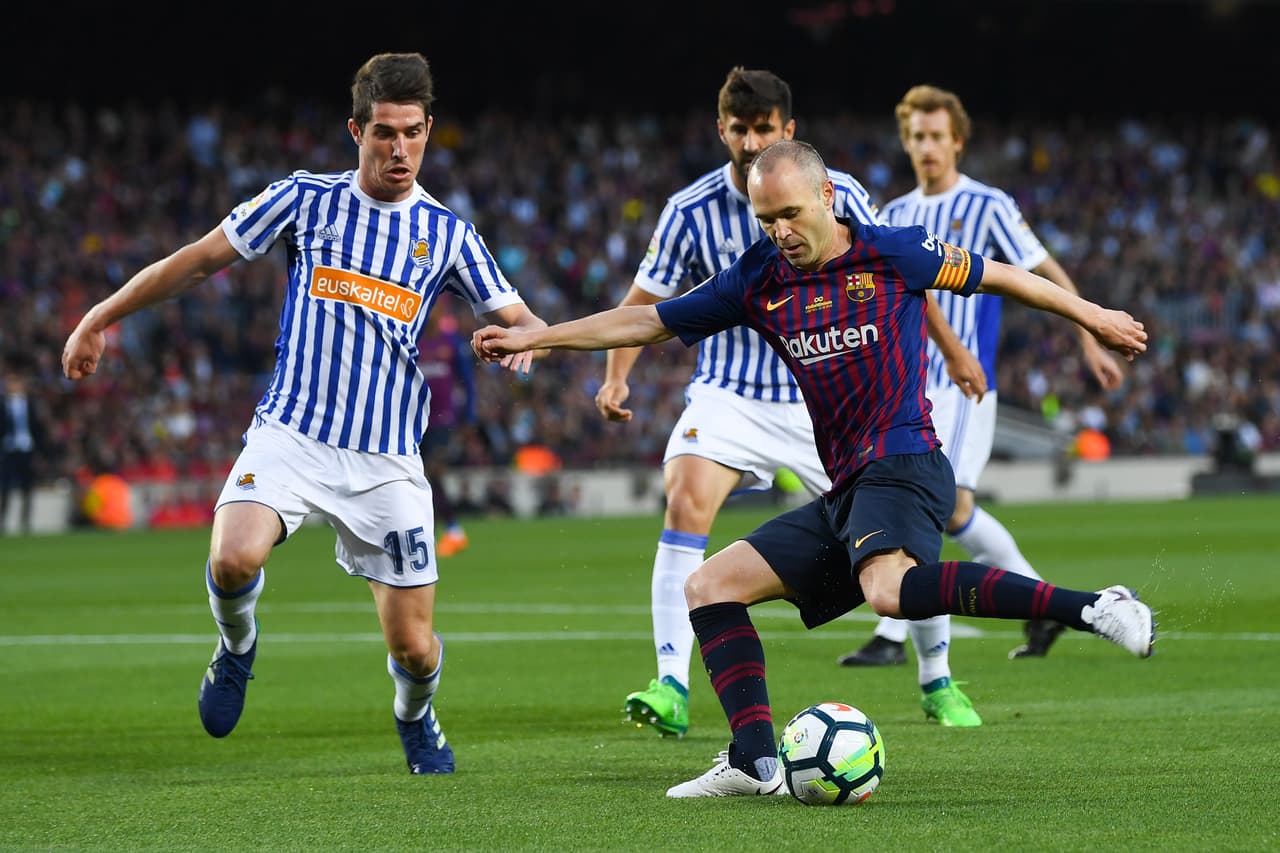 Andrés Iniesta. El mediocampista manchego heredó de Xavi el gafete y de 2015 a 2018, año en el que se retiró del Barcelona para marcharse al Vissel Kobe de Japón.