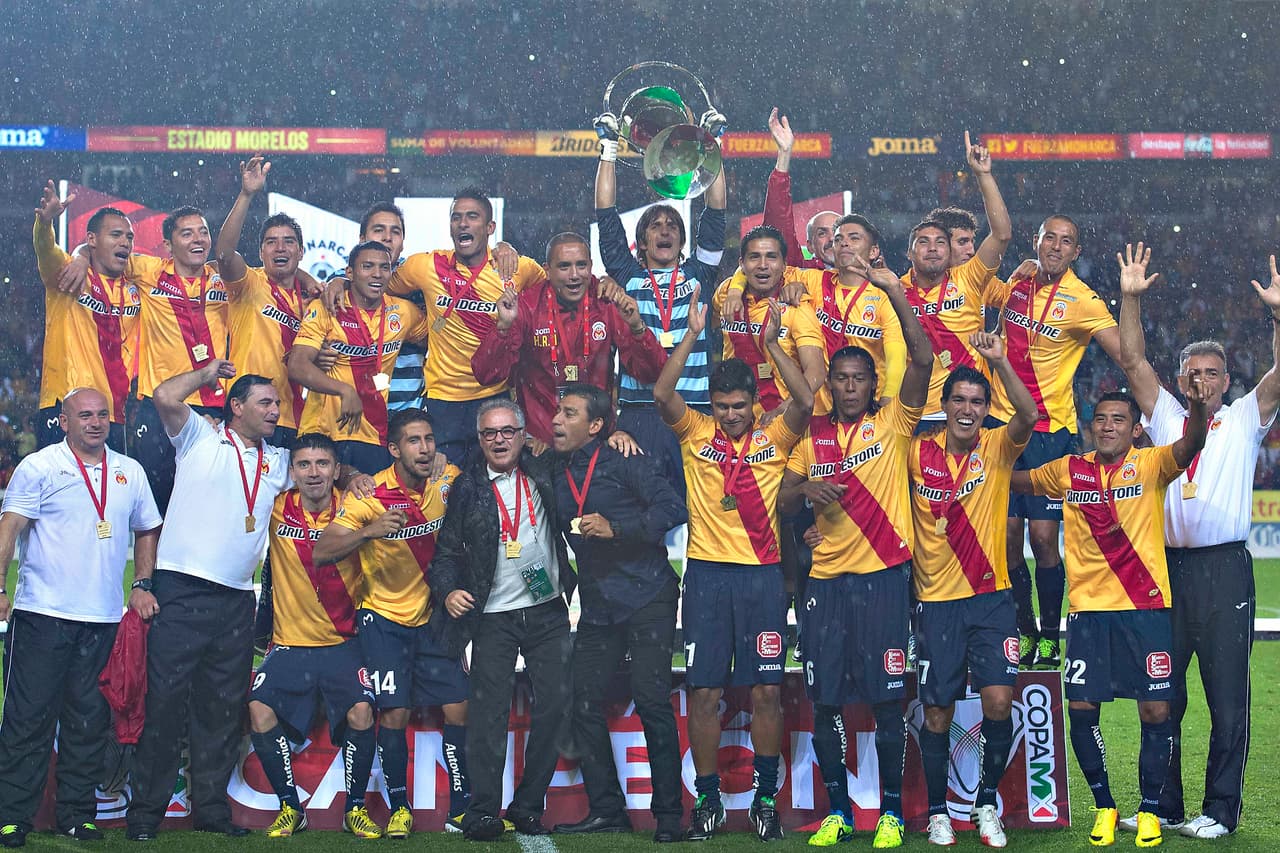 Apertura 2013 - 13 años de no festejar un título acabaron para el Morelia en dicha edición de la Copa al vencer en penales al Atlas.