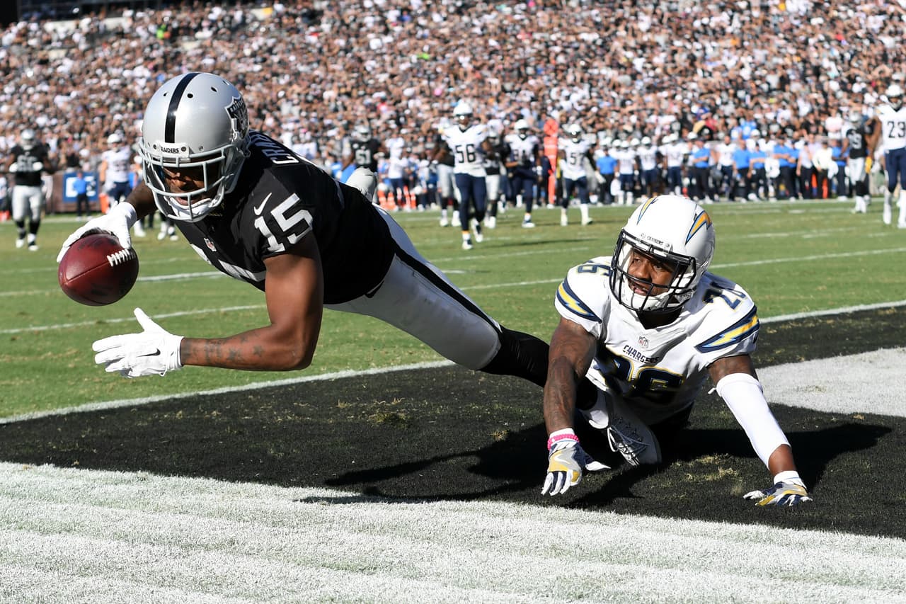 Otro gran día para Michael Crabtree de los Raiders.