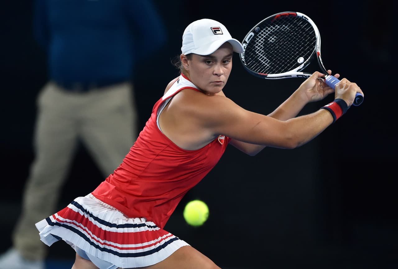 La australiana Ashleigh Barty venció a la bielorrusa Aryna Sabalenka con parciales 6-7 (2), 6-4, 6-4.