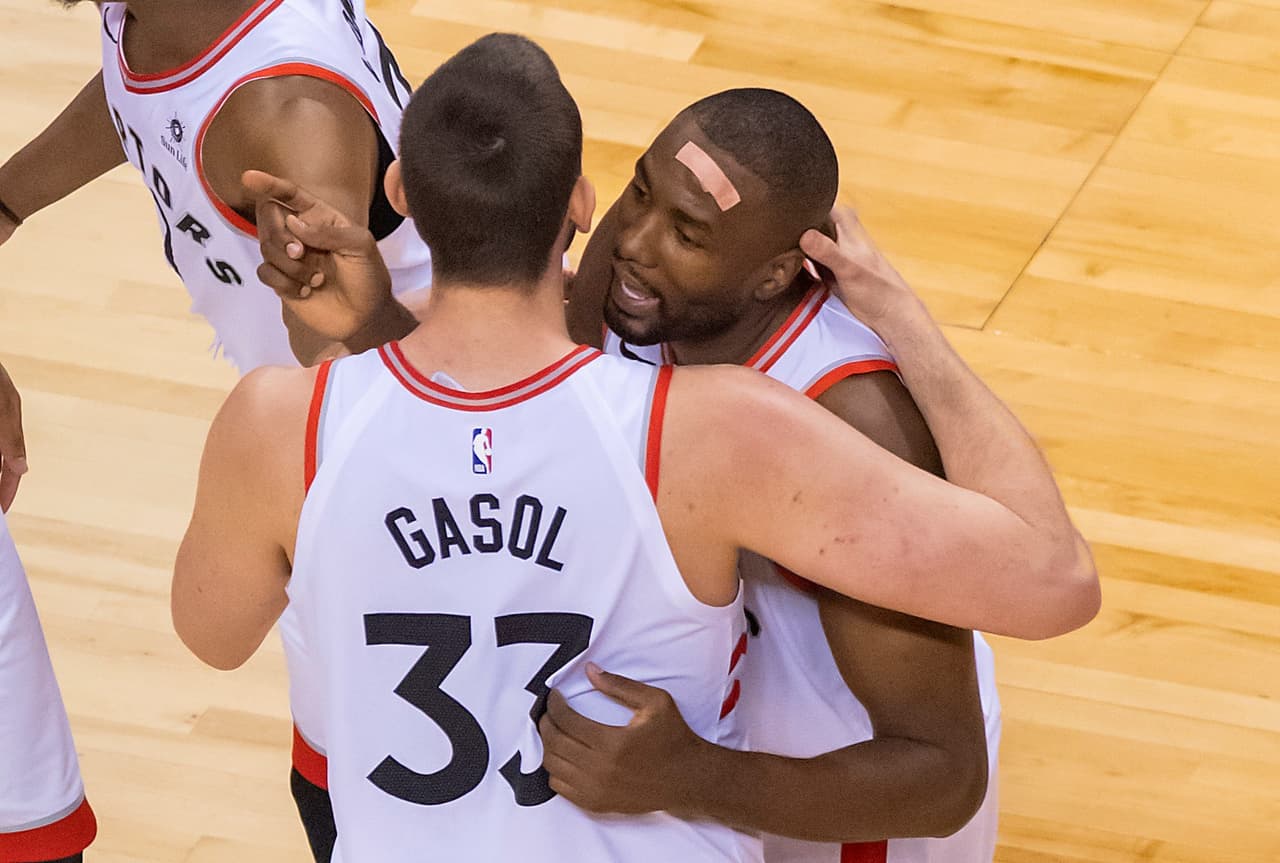 Aunque no tuvo necesariamente una gran actuación, el poste español Marc Gasol (33) fue de valía para los Toronto Raptors.