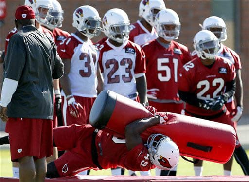 El novato linebacker Andrae Kirk (#49) (AP-NFL).