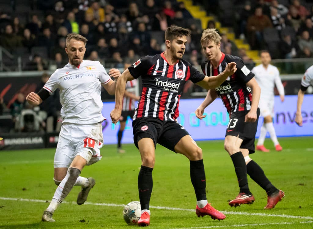 El Union Berlín le pegó 1-2 al Eintracht con goles de Andersson y autogol de N'Dicka; Hübner marcó por los locales.