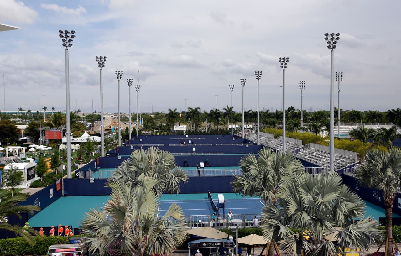 Todos los campos durante el torneo han contado con iluminación artificial y gracias a su cercanía del Hard Rock Stadium ha sido sencillo para los fanáticos ubicar los partidos.