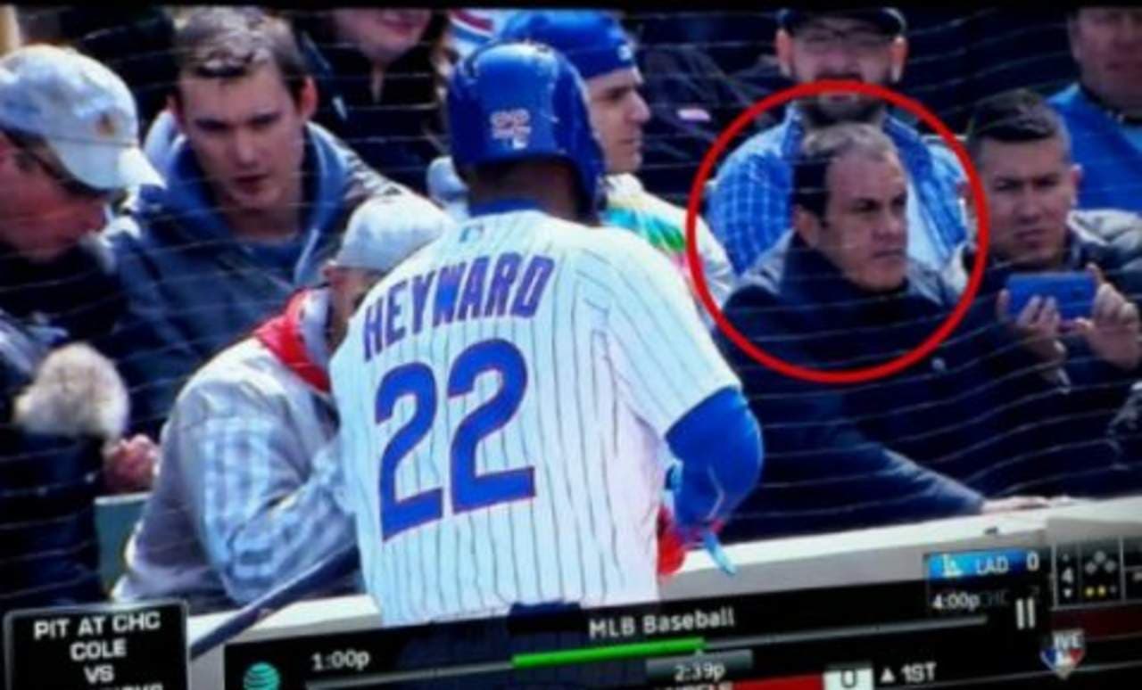 Cuauhtémoc Blanco en el juego entre los Dodgers y los Cubs en el Wrigley Field de Chicago.