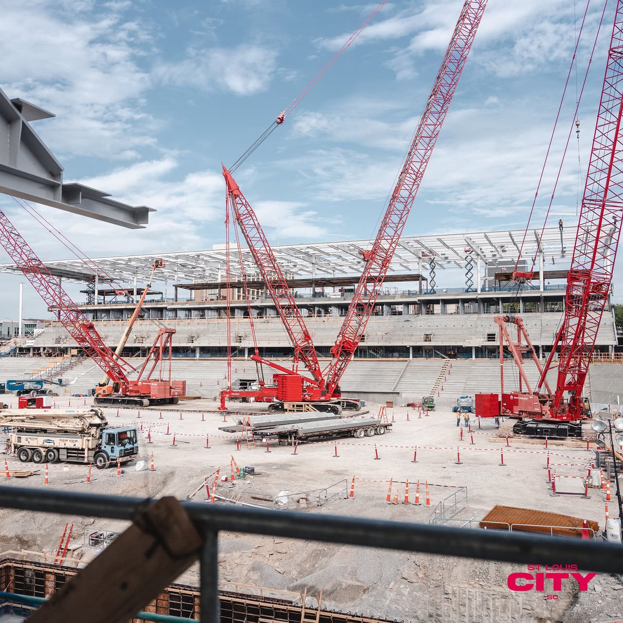 La construcción del estadio va cobrando forma con el paso de los meses.