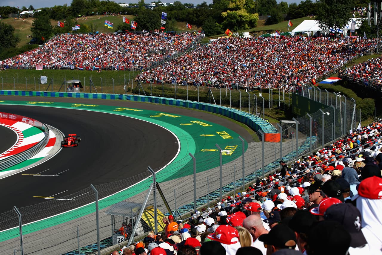 En segundo puesto llegó el alemán Sebastian Vettel de Ferrari. Pese a sus embates, el estelar piloto germano de la escudería del 
<i>cavallino rampante</i> solamente pudo cruzar la meta en segundo lugar.