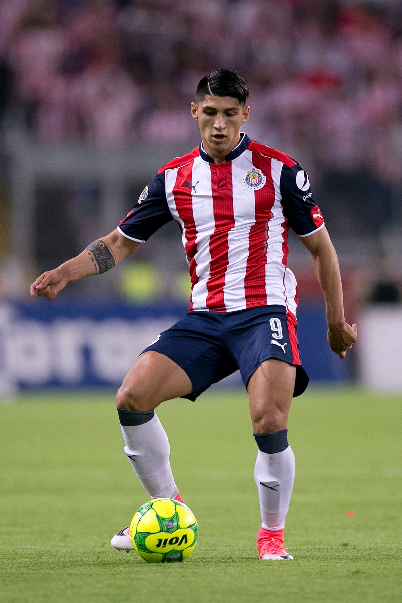 Chivas desembolsó 17 millones de dólares por Alan Pulido y el tamaulipeco lleva nueve goles en la Liga MX. Cada gol suyo vale un millón 800 mil dólares.