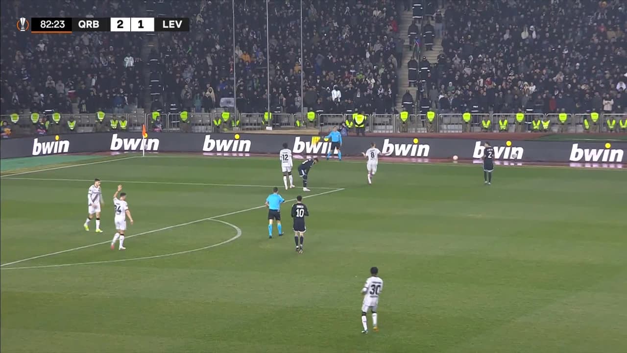 ¡TIRO ATAJADO! disparo por Juninho.