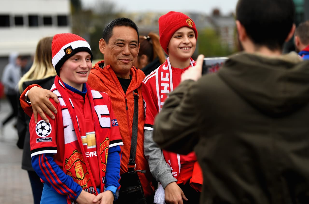 Mayoritariamente, la afición del United era la que más se veía en los alrededores de Old Trafford.
